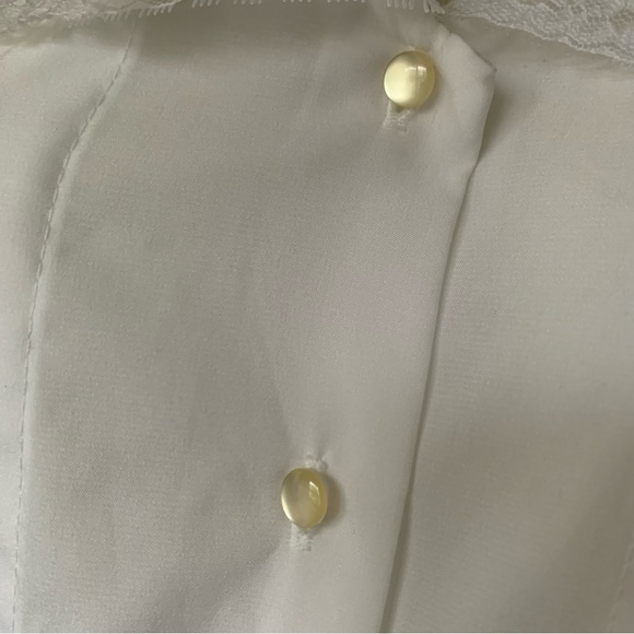 v i n t a g e :: Pleated Oversized Dainty Puritan Lace Collar Blouse - Picture 7 of 16